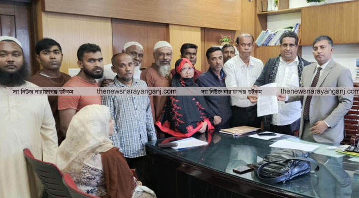 মাস্টার টেক্সটাইল চালু ও বকেয়া প্রদানের দাবিতে স্মারকলিপি প্রদান