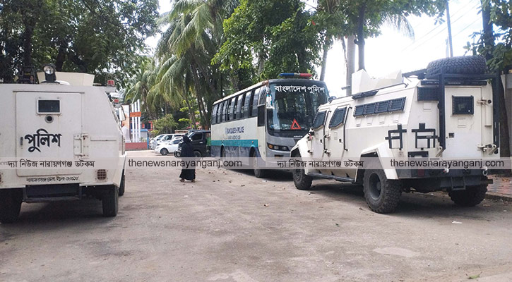 প্রতিকূলতা পেরিয়েও সরব পুলিশ