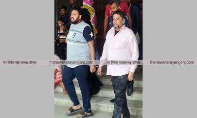 এক হাতকড়ায় বাবা ও ছেলে